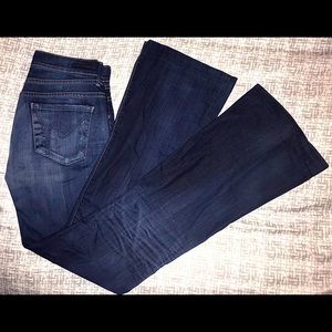 ✨🎉🥂✨The perfect comfortable jeans you need for any occasion!✨🥂🎉✨